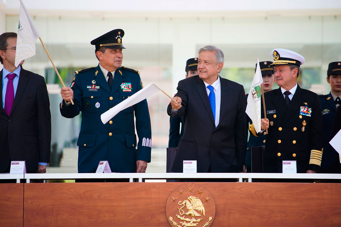 Presidente López Obrador encabeza envío de libros de texto gratuitos en aeronaves de las Fuerzas Armadas