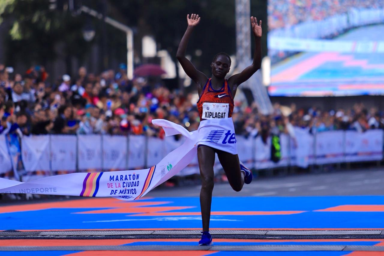 Rompe récord absoluto keniata Kiplagat en Maratón de la Ciudad de México Telcel 2019