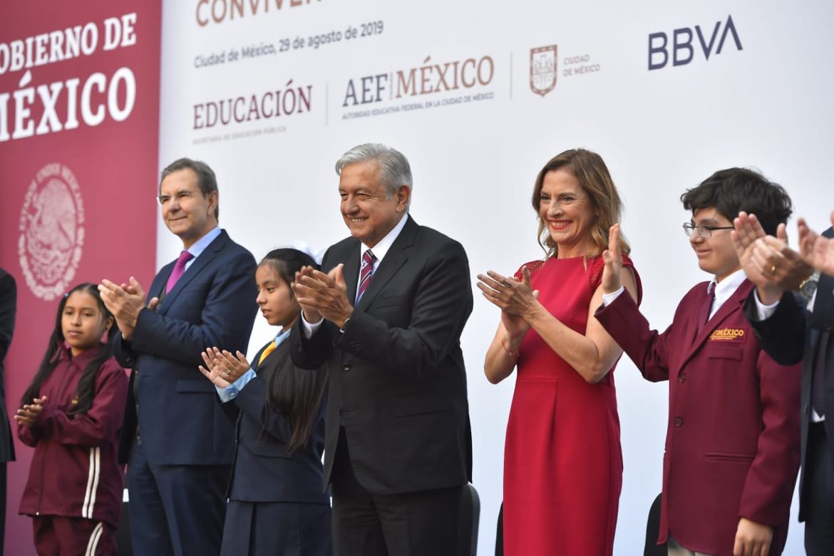 En Palacio Nacional presidente convive con ganadores de Olimpiadas del Conocimiento Infantil de todo el país