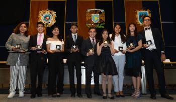 Alumnos del Bachillerato son reconocidos por su excelencia académica