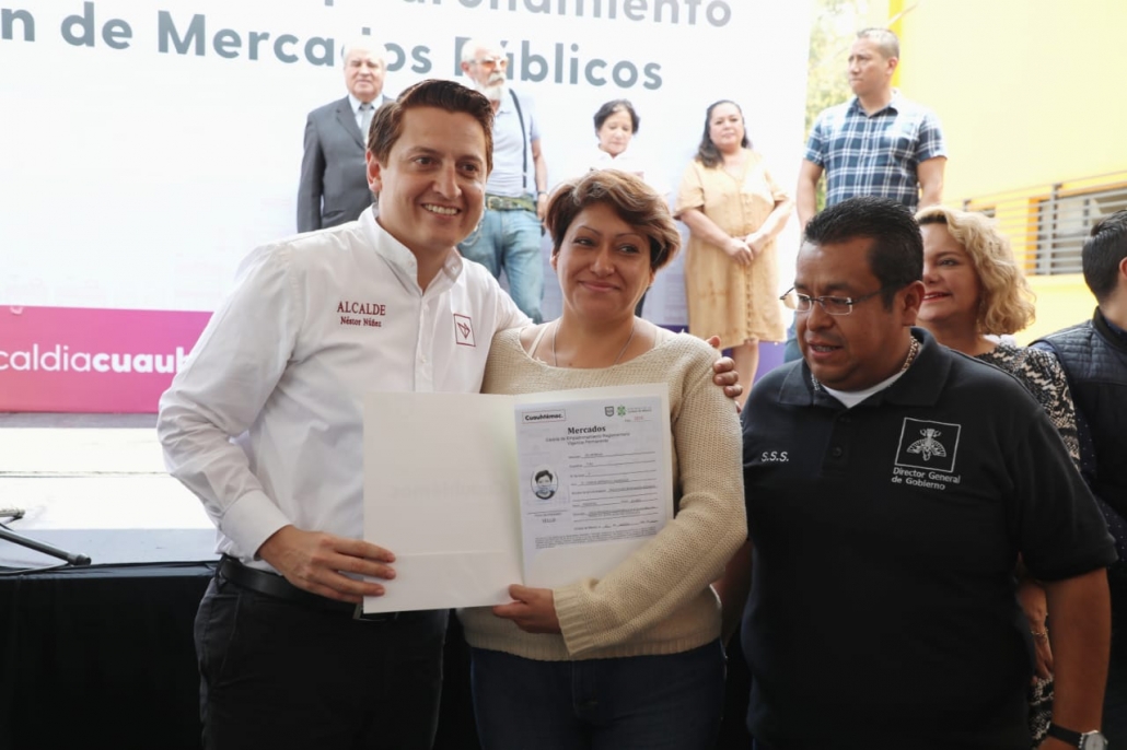 Cuauhtémoc entrega cédulas de Empadronamiento de Regularización de Mercados Públicos