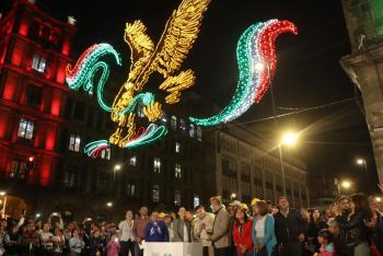 Enciende Claudia Sheinbaum alumbrado decorativo de fiestas patrias 2019