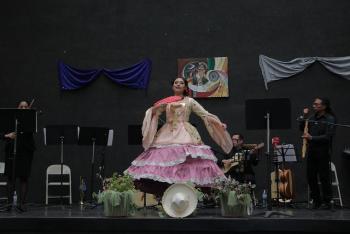 Conversan en la Escuela de Mariachi sobre historia de la música vernácula