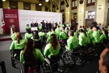 Entrega Andrés Manuel López Obrador estímulos a atletas de Parapanamericanos Lima 2019