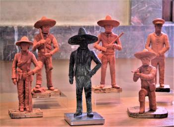 Exhiben escultura a la escala del mito de Emiliano Zapata