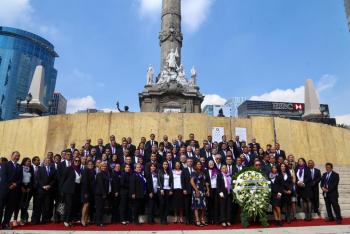 Alcaldía de Coyoacán montó una guardia de honor en el Ángel de la Independencia para conmemorar el CCIX aniversario del inicio de la gesta histórica