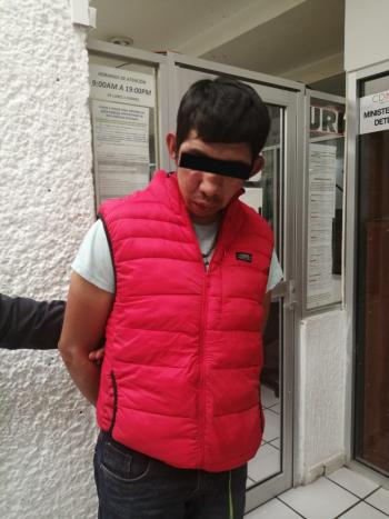 Policías Auxiliares de la SSC detienen a un presunto implicado con robo a transeúnte en la Central de Abasto