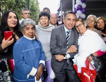 Alcaldía de Coyoacán entrega apoyos a personas con enfermedades crónico-degenerativas