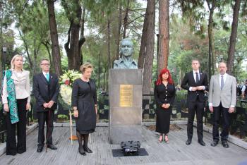 Layda Sansores asiste a conmemoración del 172 Aniversario de la Gesta Heroica del Batallón de San Patricio