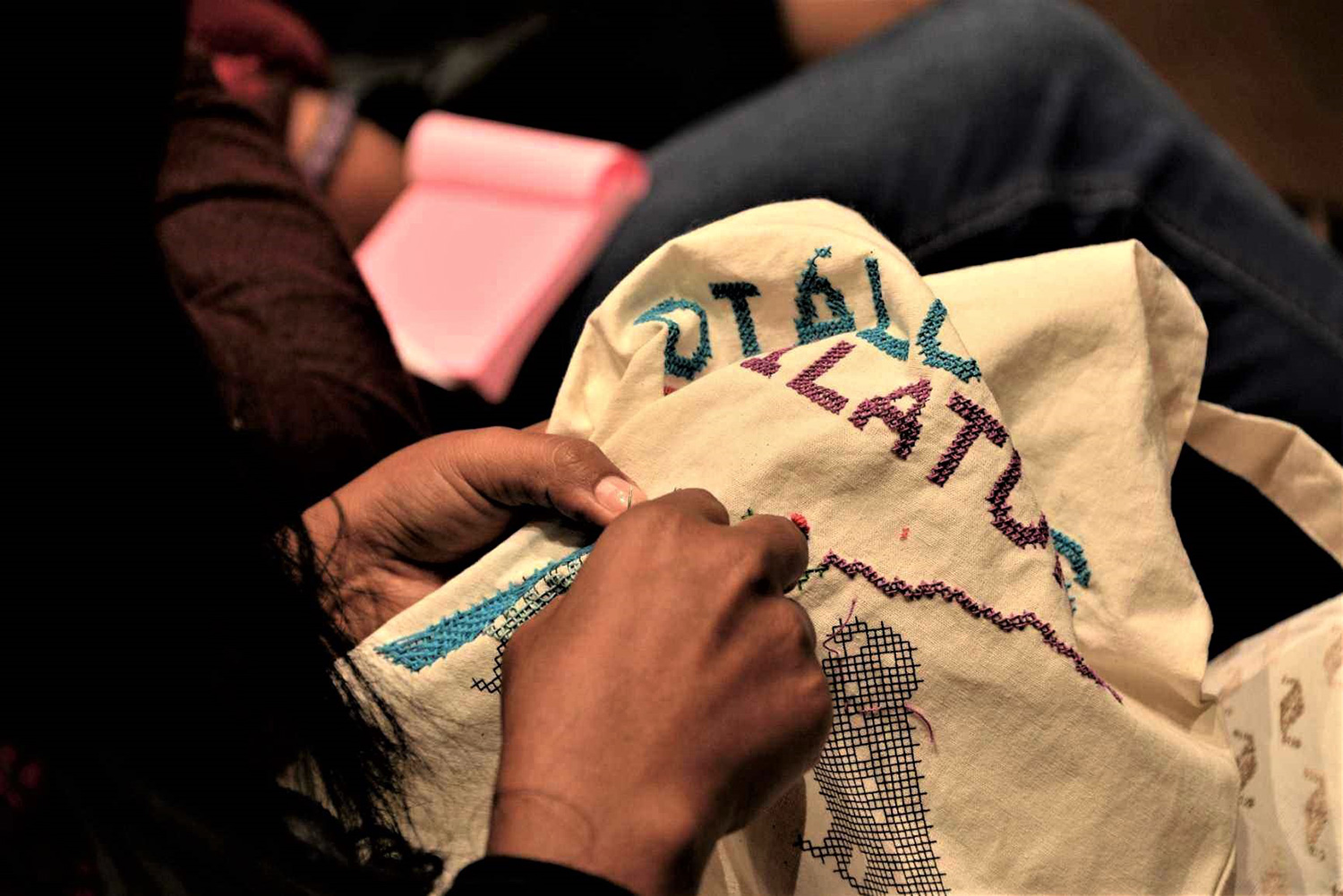 Llaman a entender y atender desde su profundidad cultural a los textiles de México