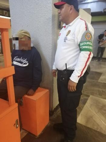 Policía de la PBI de la SSC evita que usuario se arrojara a las vías del Metro