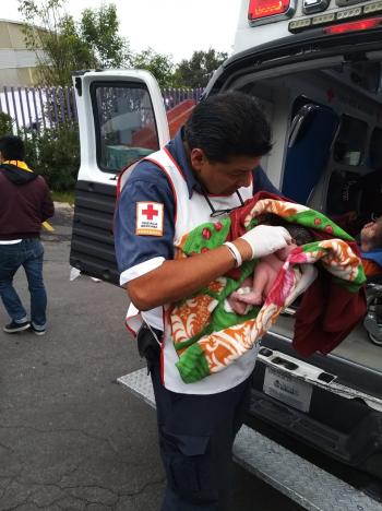 Policías de la SSC apoyan a una Mujer a dar a Luz a una Niña en la Alcaldía Tlalpan