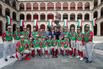 Presidente López Obrador recibe al equipo mexicano de béisbol, campeón de la Serie Mundial Infantil Cal Ripken Jr.