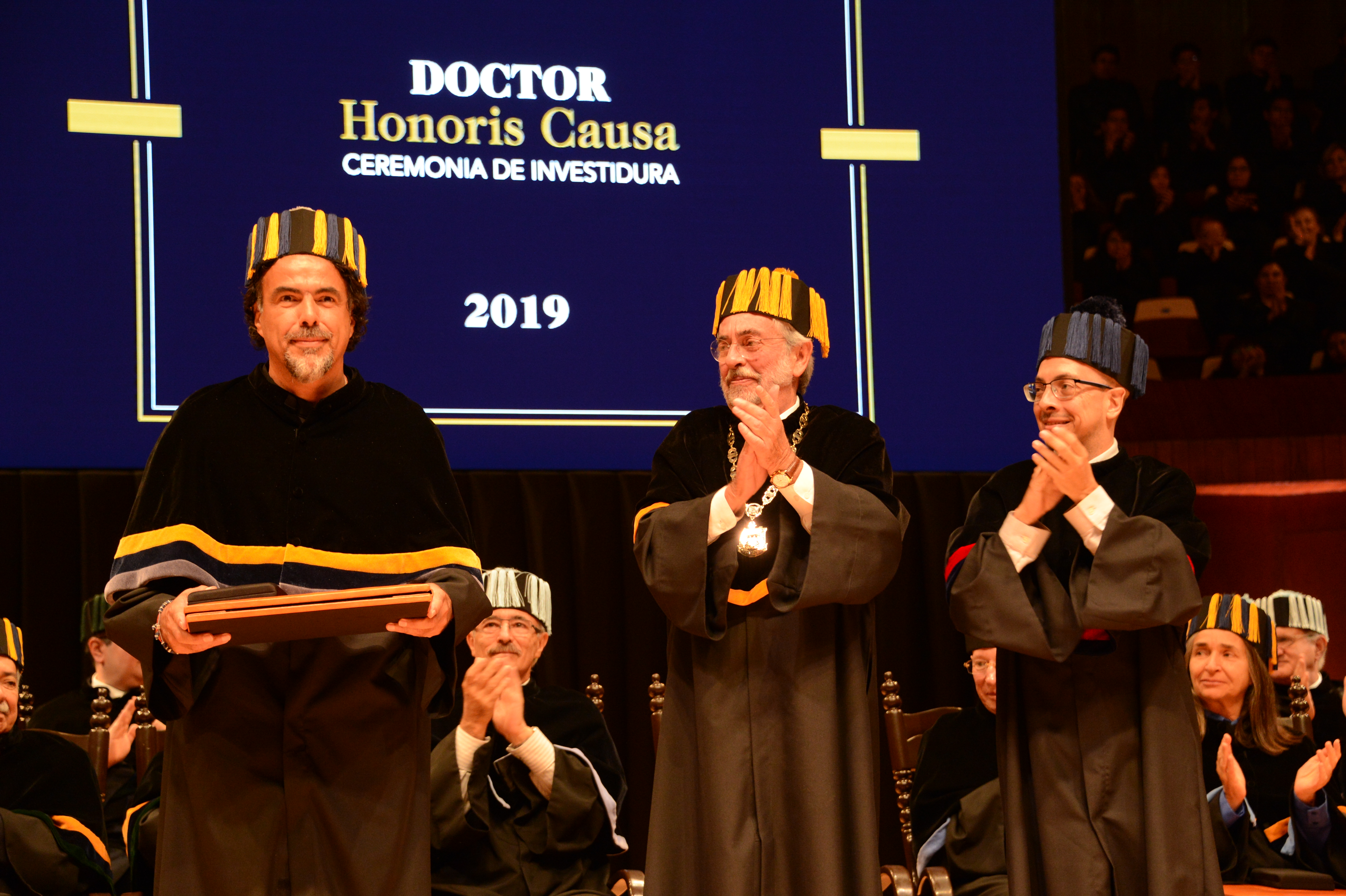 Inviste la UNAM a 10 Doctores Honoris Causa