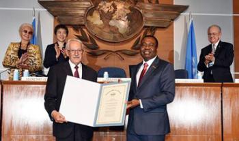 Recibe el Mexicano Roberto Kobeh González el Premio Edward Warner, máximo galardón en Aviación Civil Internacional