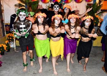 CONTANDO Y CANTANDO, DÍA DE MUERTOS EN TLÁHUAC REUNIÓ A MILES