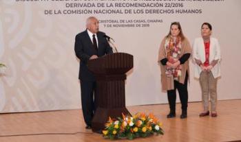 Ofrece comisionado del INM disculpa pública a cuatro indígenas del estado de Chiapas