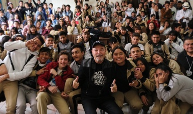Sostiene charla Rubén Blades con estudiantes de secundaria, en Tepito