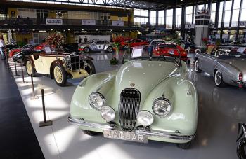 En la UNAM, magna exhibición de autos antiguos Retromobile 2019