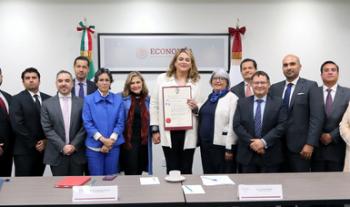 Fue entregada la habilitación de la primera Corredora Pública Transexual en México