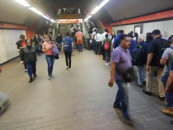 Historia en el metro - Horas Pico