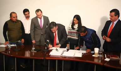 Gobernación actúa como mediadora en firma de plan entre minera Peñasquito y habitantes de Mazapil para garantizar abasto de agua