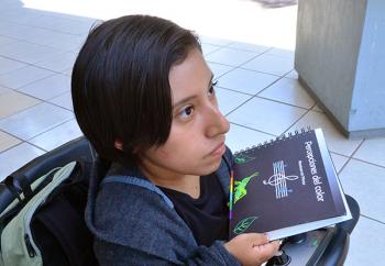 Crea universitaria libro en braille para identificar colores