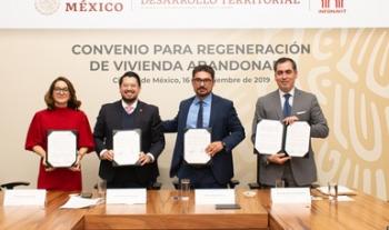 Firman Sedatu e Infonavit convenio para recuperar 171 mil viviendas abandonadas