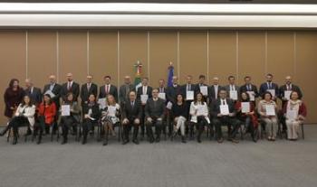 Firman STPS y República Francesa convenios de colaboración
