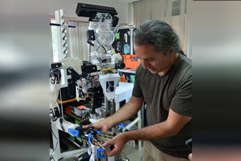 Empresa incubada en la UNAM crea robot capacitado para ser vendedor estrella