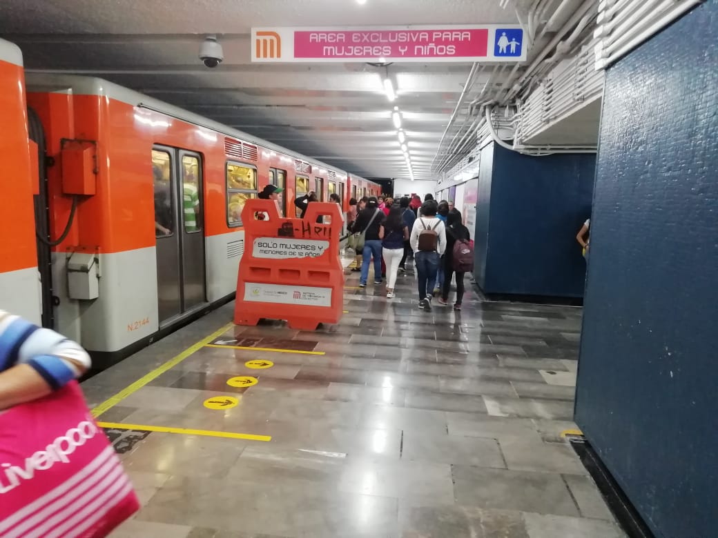 Historias en el Metro - Solo para mujeres