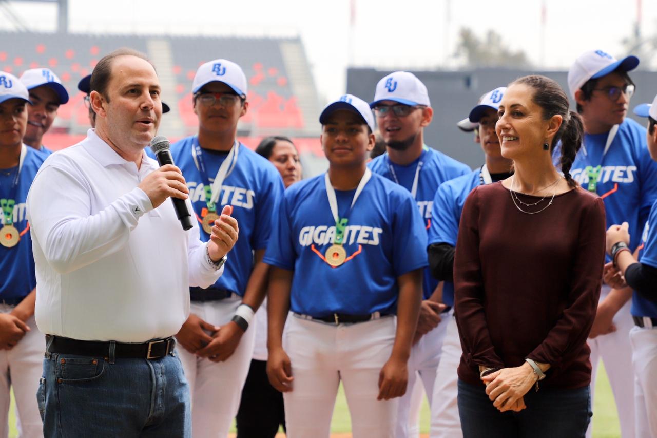 Premia Jefa de Gobierno a ganadores de sóftbol y béisbol de Olimpiadas Comunitarias, en el estadio “Alfredo Harp Helú”