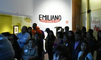 Visitan el Palacio de Bellas Artes familias de Morelos