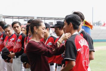 Premia Jefa de Gobierno a ganadores de sóftbol y béisbol de Olimpiadas Comunitarias, en el Estadio "Alfredo Harp Helú"