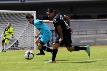 Cumplen futbolistas sueño en Estadio Olímpico Universitario