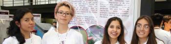 Elaboran politécnicas bioplástico con cáscara de pepino