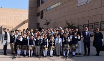 Engalana coro infantil bilingüe ceremonia cívica en el CECUT