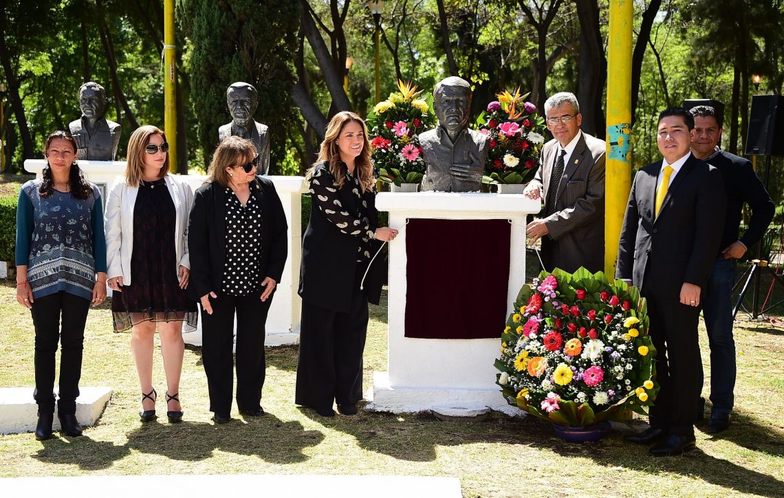 En el Parque de los Periodistas Ilustres rinden homenaje y develan placa de Virgilio Caballero con motivo de su onomástico