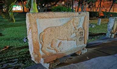 Recupera INAH una placa tallada en piedra, testigo de la nomenclatura virreinal de Mérida