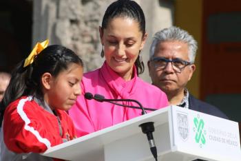 Realiza Jefa de Gobierno Lunes por la Educación para la Paz en la primera secundaria fundada en el país