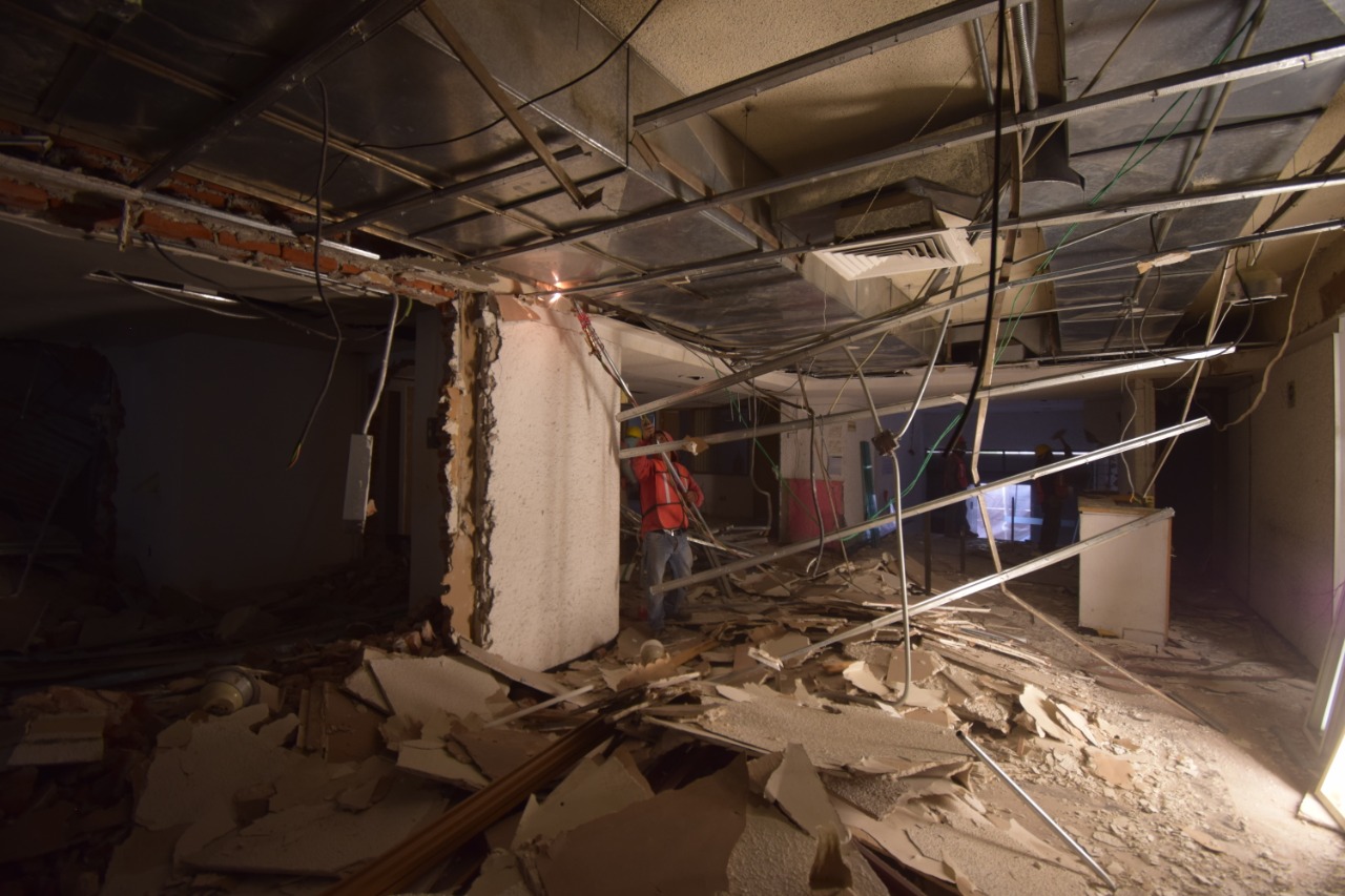 Inicia demolición de edificio dañado que afecta a la Escuela Primaria Jaime Nunó