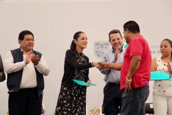 Entrega Gobierno capitalino 2 mil 581 créditos para el autoempleo en Xochimilco