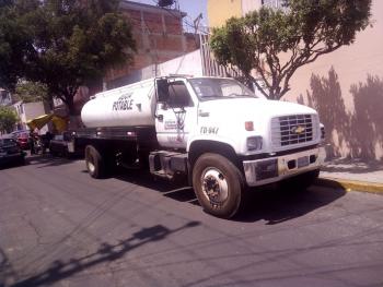 Ya suman más de 5 millones de litros de agua potable repartida a la población madrense por escasez de agua