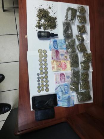 Detienen a cuatro sujetos por compra y venta de droga  en Cuajimalpa