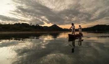Arqueólogos rescatan y documentan la construcción manual de canoas lacandonas en Metzabok, Chiapas