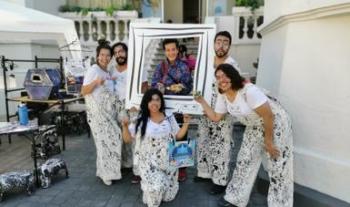 El Colectivo Caja de los sueños apasionado por el teatro lambe lambe