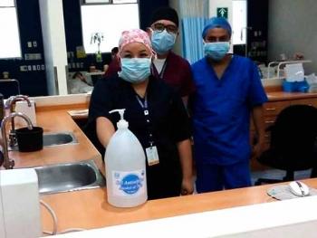 Dona la UNAM 100 galones de gel antiséptico a la Cruz Roja