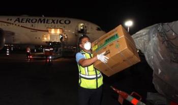México recibe vuelo número 14 de China con equipo e insumos médicos para combate a COVID-19