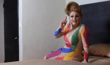 El artista Eduardo Luzuriaga busca visibilizar a la comunidad LGBTTTI a través de su arte visual