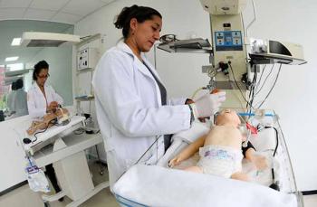Garantizan médicos obstetras el bienestar materno-infantil
